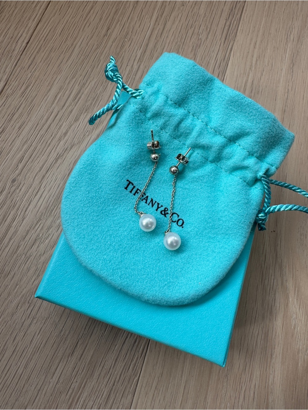 Tiffany & Co. Gold Chain Pearl Drop Earrings - Blue/White